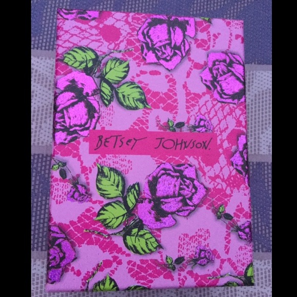 ⬇️ *PRICE DROP* ⬇️ Betsey Johnson Drop Earrings - Picture 3 of 5